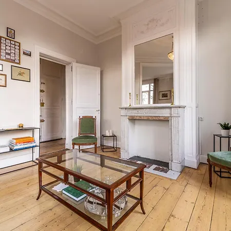 Apartment Haussmannien - - 100m2 *